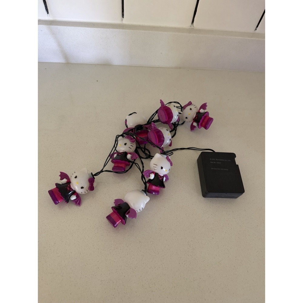 2014 Sanrio / Gemmy Hello Kitty String Lights Battery Powered 8 Lights Cute